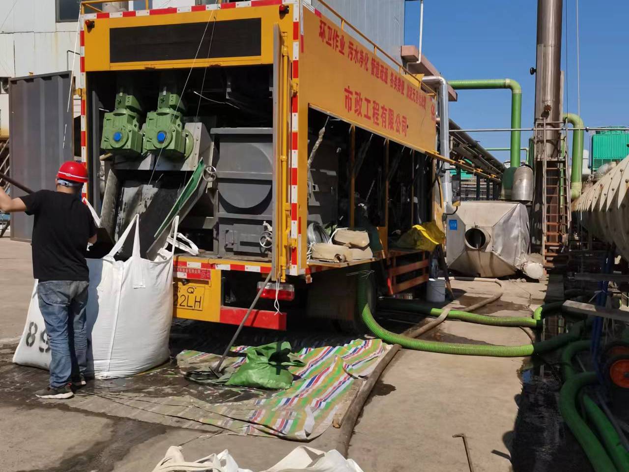 向阳淤泥压干处理